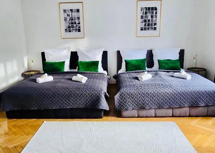 Luxusapartment Im Dichterviertel *garten*parkplatz*wifi* *